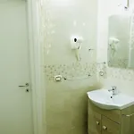 Queen 20 - Private Duomo 3* Naples