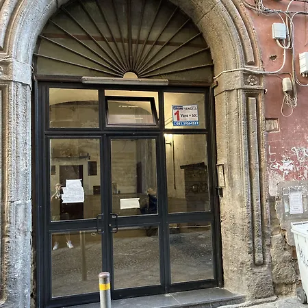 Queen 20 - Private Duomo 3* Naples