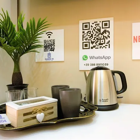 Queen 20 - Private Duomo 3* Naples