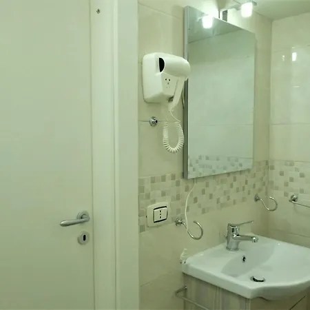 Queen 20 - Private Duomo 3* Neapol